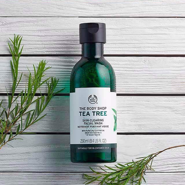 Sữa Rửa Mặt The Body Shop Tea Tree Skin Clearing Facial Wash
